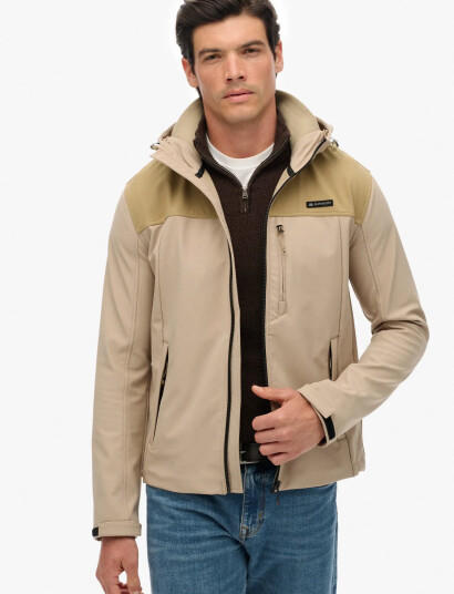 Superdry Sport Hooded Softshell Tech Trekker - Beige - L Superdry Sport Hooded Softshell Tech Trekker - Beige - L