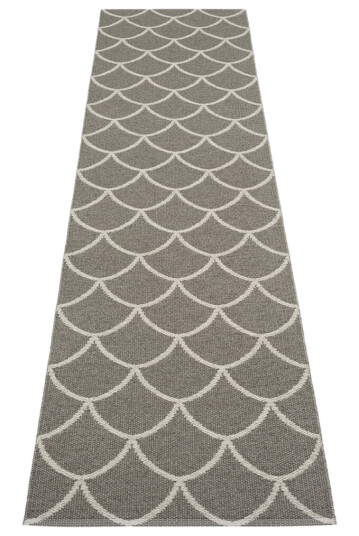 Pappelina Kotte matte charcoal 70x300 cm Pappelina Kotte matte charcoal 70x300 cm
