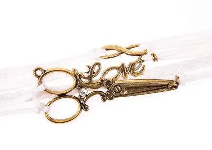 Qelton Armbånd Saks Qelton Armbånd hvit med saks Qelton Armbånd Saks Qelton Armbånd hvit med saks