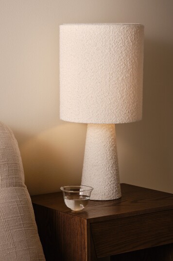 Jotex BOUCLE bordlampe Naturvit 2161740010 Jotex BOUCLE bordlampe Naturvit 2161740010