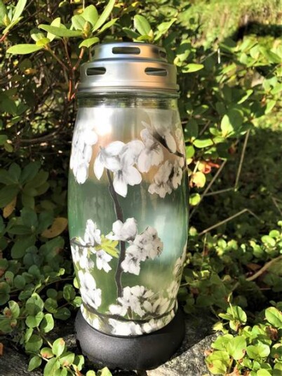 Lyslykt i glass hvitt blomstermotiv med stearinlys