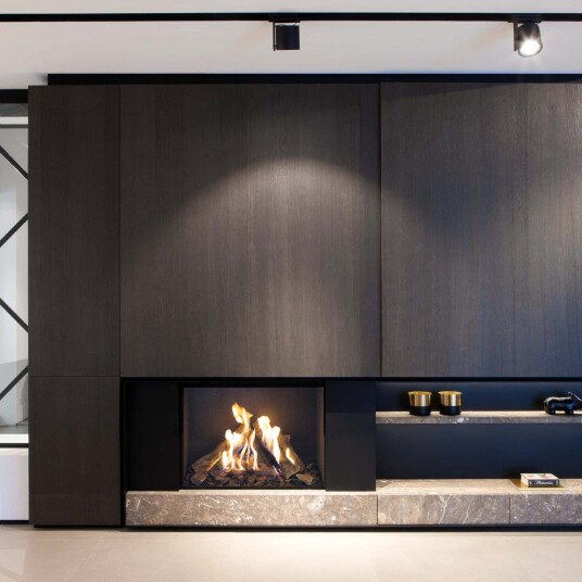 M-Design True Vision 850V svart gasspeis med et glass - rett vegg