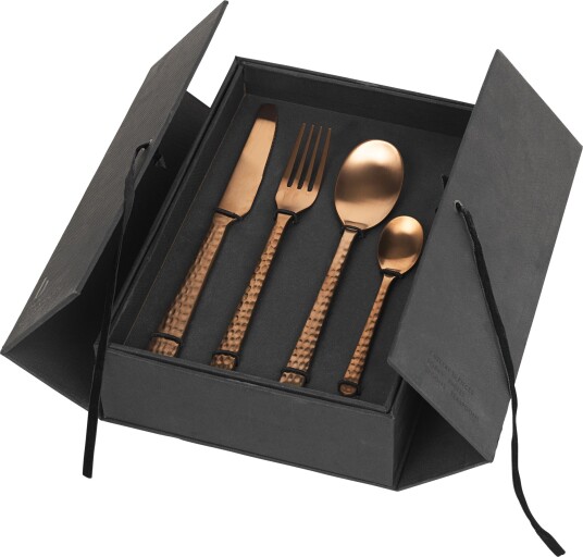 Broste Copenhagen Hune bestikk 16 deler Copper hammered Broste Copenhagen Hune bestikk 16 deler Copper hammered