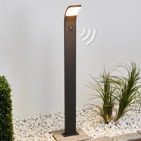 Lucande LED-gatelampe Timm med bevegelsessensor, 100 cm