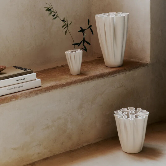 Ferm Living Dedali Vase H11 Off white Ferm Living Dedali Vase H11 Off white
