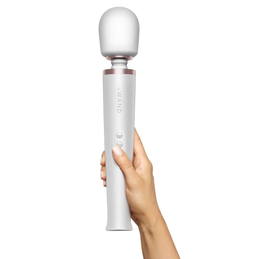 LE WAND RECHARGEABLE MASSAGER LE WAND RECHARGEABLE MASSAGER