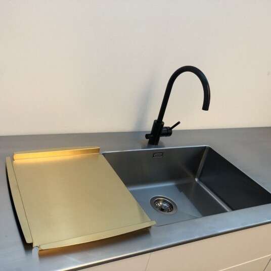 Nordic Tech Avrenningsplate 355x440 mm, Gull Nordic Tech Avrenningsplate 355x440 mm, Gull