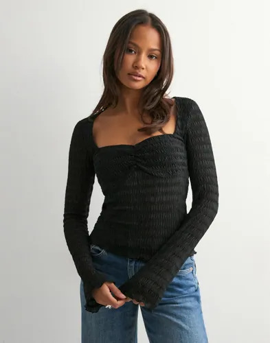 Nelly Svart Romantic Structure Sheer Top