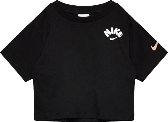 Nike Nkg Bold Play Boxy Tee Black 116/122 Nike Nkg Bold Play Boxy Tee Black 116/122