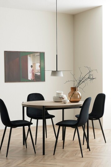Ellos Home   Spisegruppe Gilda med 1 bord og 4 stoler   Svart