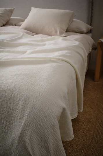 Jotex Sengeteppe i Musselin Naturhvit AMILIA 213679301132