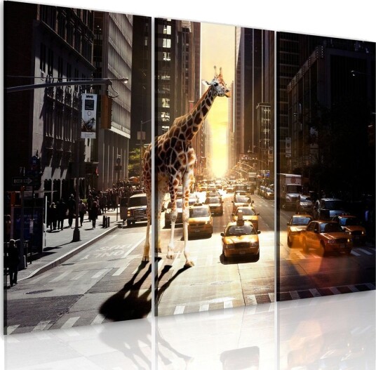 Bilde Giraffe in the big city 90x60 Artgeist sp. z o. o.