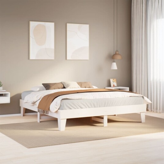  Sengeramme med madrass hvit 200x200 cm heltre furu 8721158369710