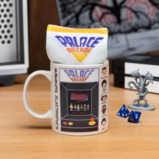 Paladone Stranger Things Mug and Socks Krus