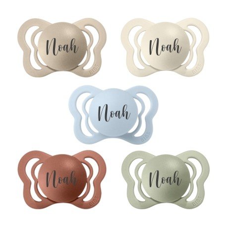 Bibs Couture  Str. 1 0 6 Md. Anatomisk Silikon Smokker Med Navn  5 pak