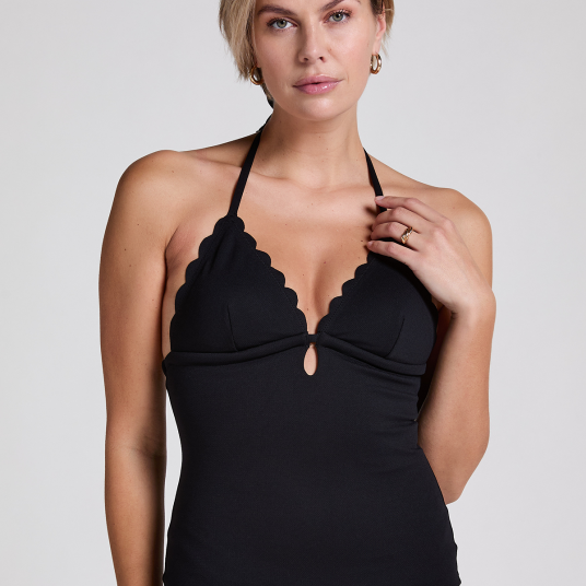 Hunkemöller Scallop Shaping Tankini topp svart Størrelse: S Kvinner Hunkemöller Scallop Shaping Tankini topp svart Størrelse: S Kvinner