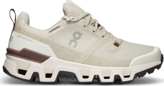On Women's Cloudwander Waterproof 37.5, Sand/Ivory