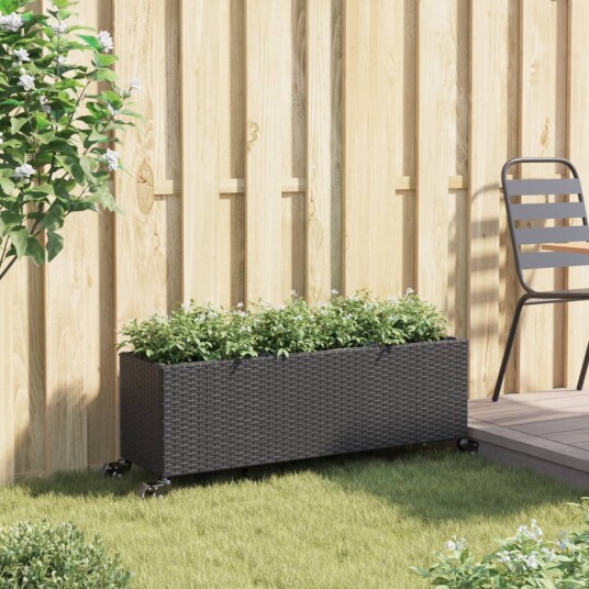 Plantekasse med hjul og 3 potter svart 107x32x38 cm polyrotting