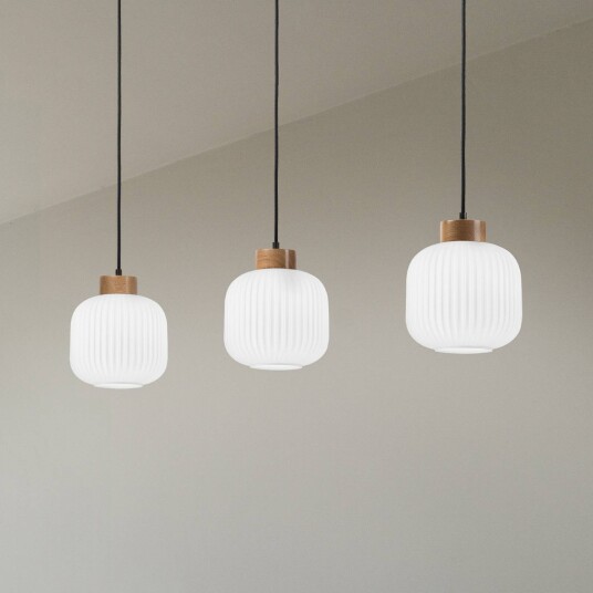Lamkur Lighting Harmony hengelampe lengde 110 cm opalglass eik 3 lyskilder.