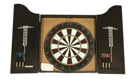 Nordic Games Dartskive klassisk i dartskab med dartpile