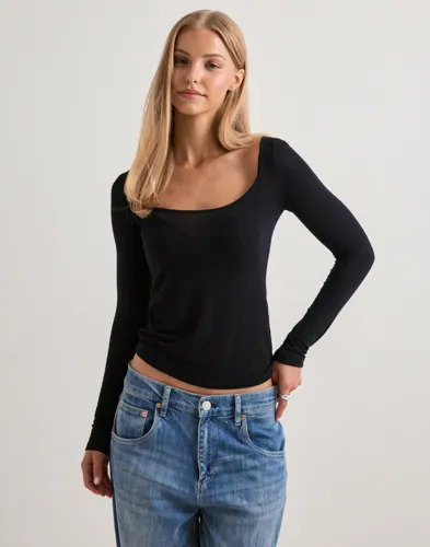 Nelly Svart Soft Wool Blend Scoop Top
