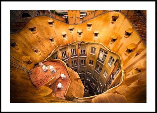 Antoni Gaudí’s La Pedrera © Nora De Angelli Plakat Plakat / 50x70cm Antoni Gaudí’s La Pedrera © Nora De Angelli Plakat Plakat / 50x70cm