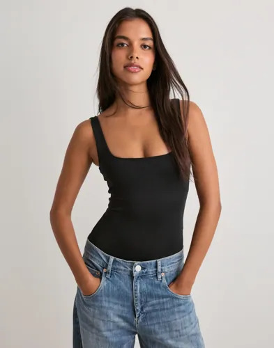 Nelly Svart Built In Bralette Square Body