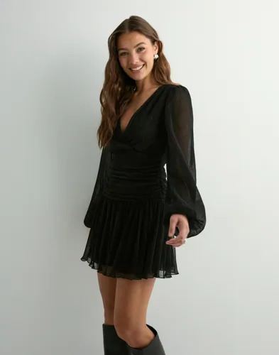 Nelly Svart Glitter Flounce Dress