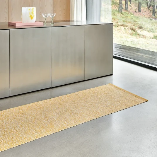Pappelina Sam teppe 70 x 300 cm Mustard/Cream Pappelina Sam teppe 70 x 300 cm Mustard/Cream