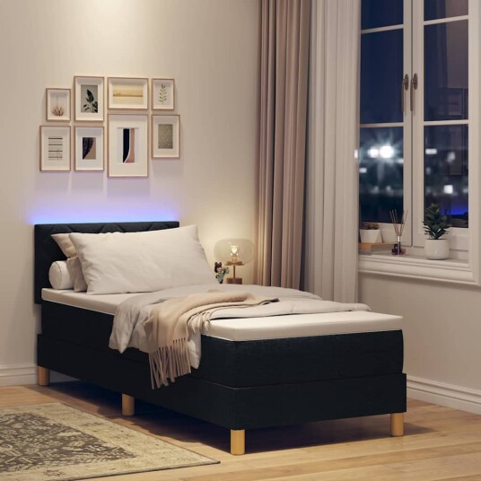 Bunnrammeseng med madrass & LED svart 80x200 cm stoff