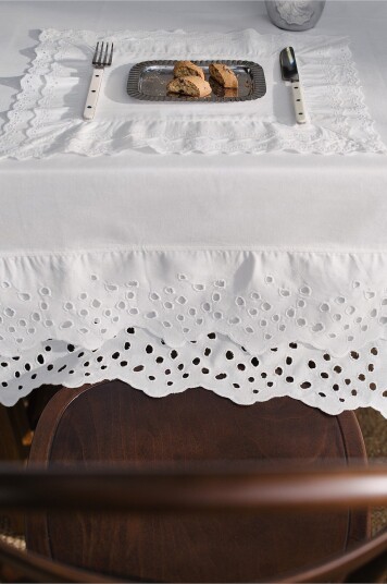 Jotex Duk Med Broderi Hvit JUNO 226866601350 Jotex Duk Med Broderi Hvit JUNO 226866601350