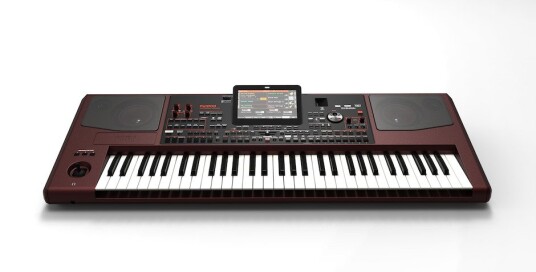 Korg PA 1000 keyboard. Største modell i PA serien m/høyttalere.