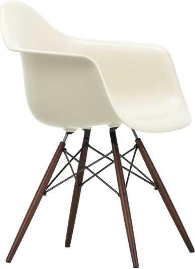 Vitra - Eames Plastic Armchair Daw 11 Pebble Dark Maple Spisestoler Charles & Ray Hvit Metall/tre/plast