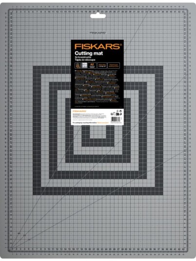 Fiskars skjærematte A2 med markerte vinkellinjer