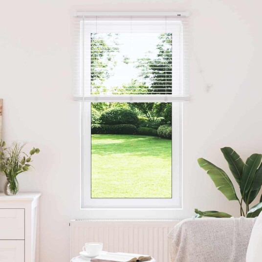 Vindu Persienne med gardiner Manual Hvit Aluminium Vindu Persienne med gardiner Manual Hvit Aluminium