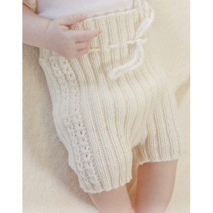 Simply Sweet Shorts by DROPS Design Baby shorts Strikkeoppskrift str Prematur 4 år