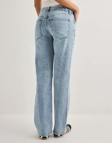 Nelly Blå Perfect Straight Jeans