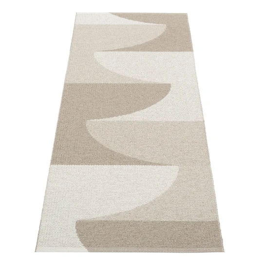 Pappelina Hill teppe Dark Linen/Linen/Fossil Grey 70 x 180cm Pappelina Hill teppe Dark Linen/Linen/Fossil Grey 70 x 180cm