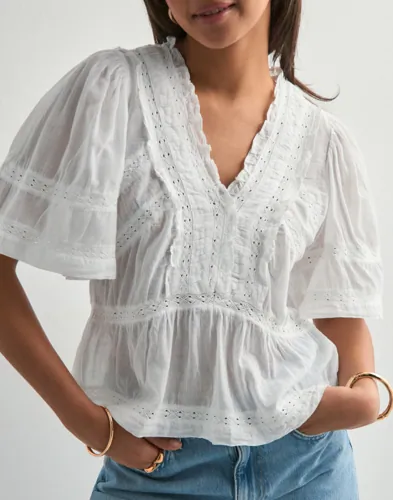 Neo Noir   Hvit   Evienne S Voile Top