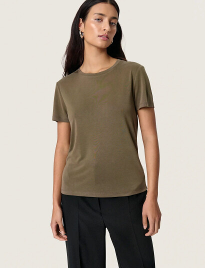 Soaked in Luxury Slcolumbine Crew-Neck T-Shirt Ss - Brown - XS Soaked in Luxury Slcolumbine Crew-Neck T-Shirt Ss - Brown - XS