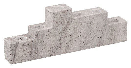Mette Ditmer Step Six Lysestake i Lys Travertin for Seks Lys Mette Ditmer Step Six Lysestake i Lys Travertin for Seks Lys