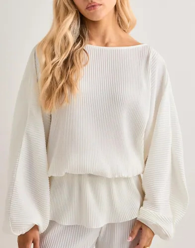 Nelly Hvit Perfect Plisse LS Top