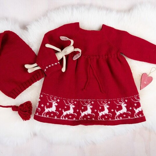 Bluum strikk Reinsdyrkjole med nisselue i Pure Eco Baby Wool Bluum strikk Reinsdyrkjole med nisselue i Pure Eco Baby Wool