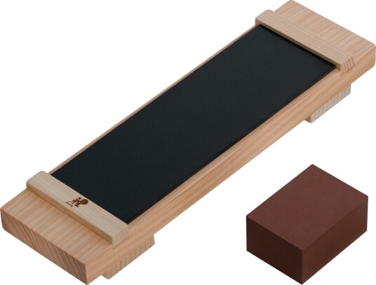 Miyabi Slipesteinholder med sokkel i hinoki tre og avretterstein