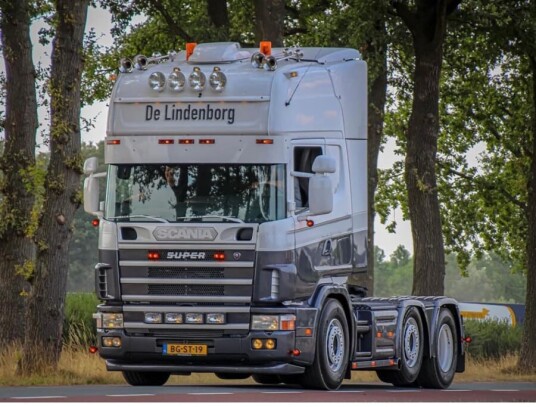 Rust fritt stål lav solskjerm til  Scania 4 serie / R1 og R2 Markeringslys hull: 5