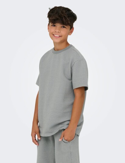 ONLY & SONS Osjkian Life Rlx Ss Strp Tee Jrs Noos Grey 146 152 ONLY & SONS Osjkian Life Rlx Ss Strp Tee Jrs Noos Grey 146 152