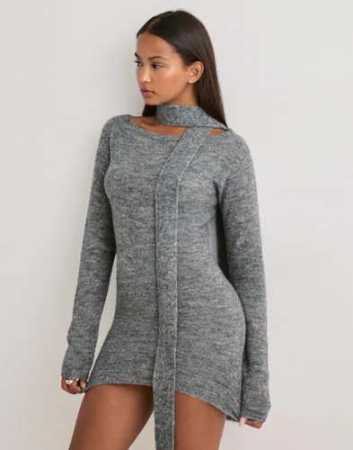 Nelly Grå Tight Long Knit Sweater