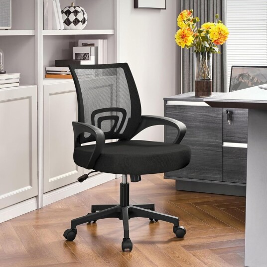 Kontorstol med nettingrygg / ergonomisk skrivebordsstol med gyngefunksjon og hjul – Svart Kontorstol med nettingrygg / ergonomisk skrivebordsstol med gyngefunksjon og hjul – Svart