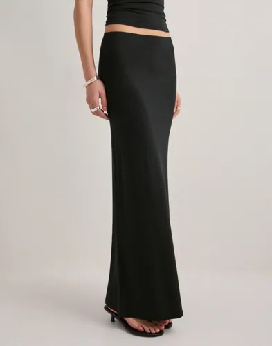 Nelly Svart Perfect Low Waist Maxi Skirt Nelly Svart Perfect Low Waist Maxi Skirt