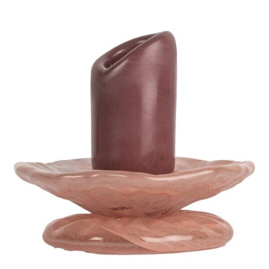ByOn Lara 9 cm lysestake i håndblåst glass – Bordeaux/Rosa ByOn Lara 9 cm lysestake i håndblåst glass – Bordeaux/Rosa